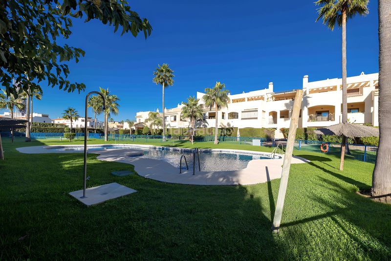 Foto 128ef817-1e50-4a10-ba46-cf043d89d12c. Àtic amb aparcament piscina a Centro Estepona