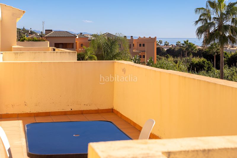 Foto 7ddf2f40-ce6d-4573-8ba0-a6cb32dd348d. Àtic amb aparcament piscina a Centro Estepona