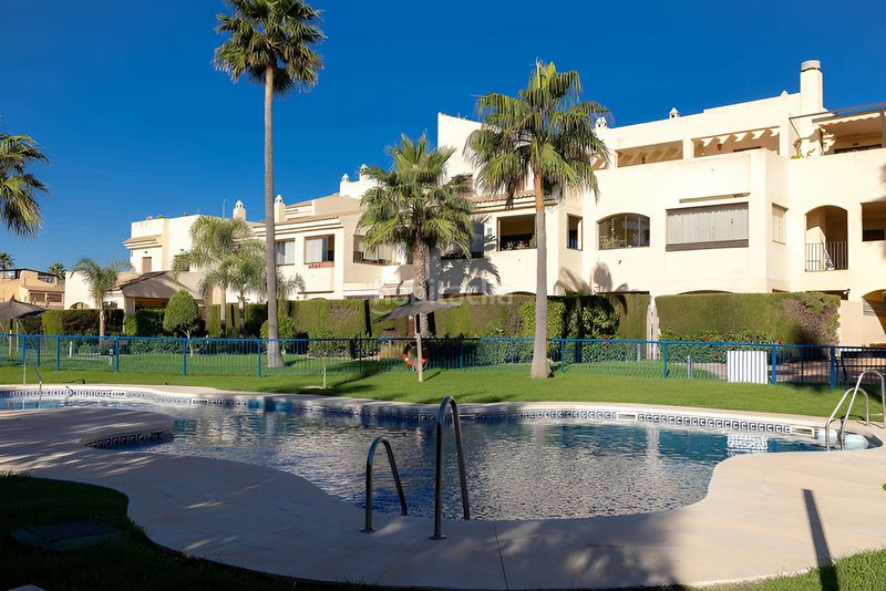 Foto e2e2bf57-65bf-4711-9b57-60d15ef55d6b. Àtic amb aparcament piscina a Centro Estepona