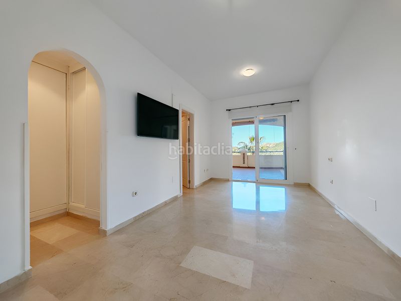 Foto 1d8e1365-f0a4-43df-868a-68e347ba3c2c. Apartament amb aparcament piscina a Elviria Marbella