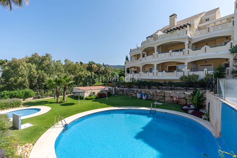 Foto 31a071b9-83a4-4d7e-b694-95b377fd1077. Apartament amb aparcament piscina a Elviria Marbella