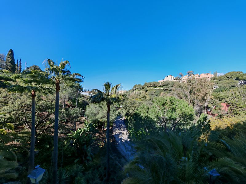 Foto 68c1e662-9a57-4d2a-a4ff-5b1a37f6795c. Apartament amb aparcament piscina a Elviria Marbella