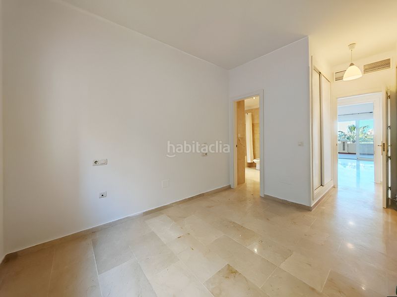 Foto a859e7c7-5c2b-4fd4-af05-acbb51301346. Apartament amb aparcament piscina a Elviria Marbella