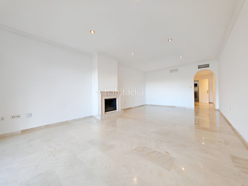 Foto dd84a185-4a5d-4359-8670-ac31f411987d. Apartament amb aparcament piscina a Elviria Marbella