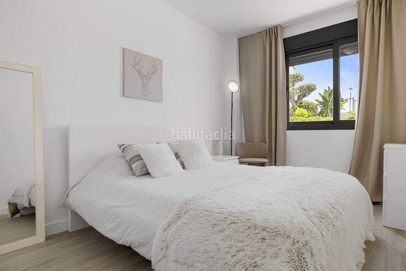 Foto 0a43eba4-4ded-4231-8b5a-ef85e9778690. Planta baixa amb aparcament piscina a Cabopino - Artola Marbella