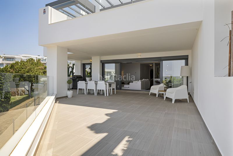 Foto 0eea3f8c-6b39-4af8-835f-a2952d5633fc. Planta baixa amb aparcament piscina a Cabopino - Artola Marbella