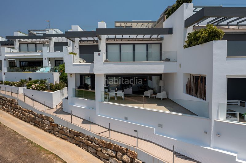 Foto a7d6b07e-f094-42ba-9b5d-8680d6f2a417. Planta baixa amb aparcament piscina a Cabopino - Artola Marbella
