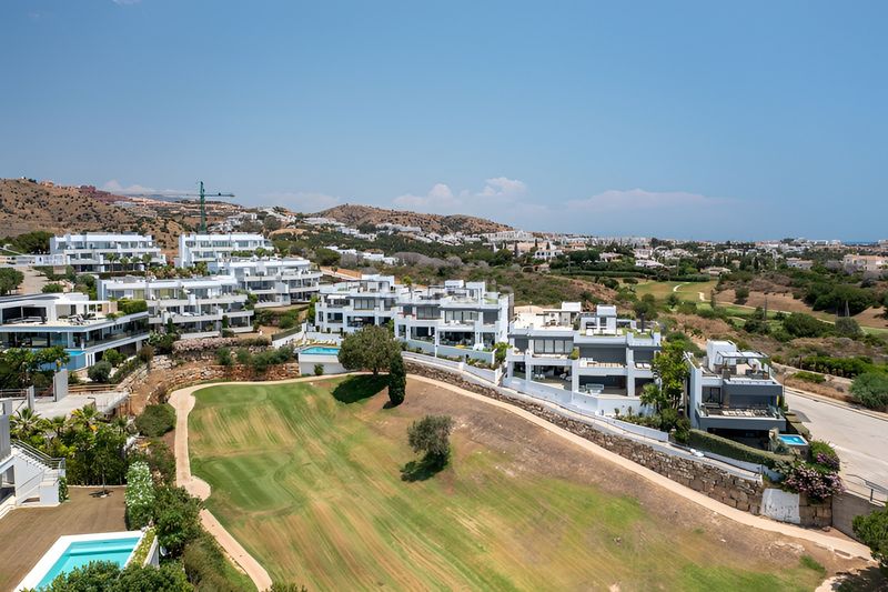 Foto c384cfa7-e682-4a7c-beb2-20a0fcede2d1. Planta baixa amb aparcament piscina a Cabopino - Artola Marbella
