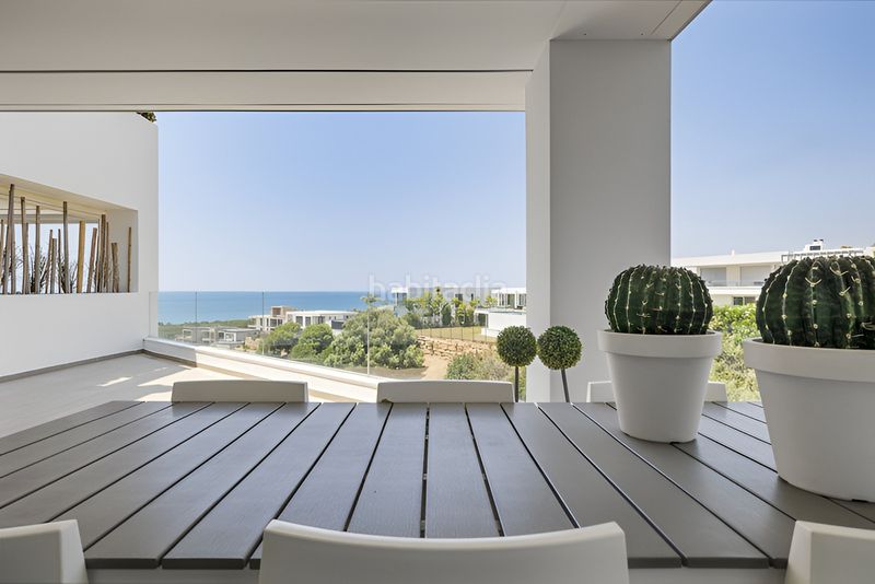 Foto ce71d340-6133-4886-bc48-18f7b1fb7369. Planta baixa amb aparcament piscina a Cabopino - Artola Marbella