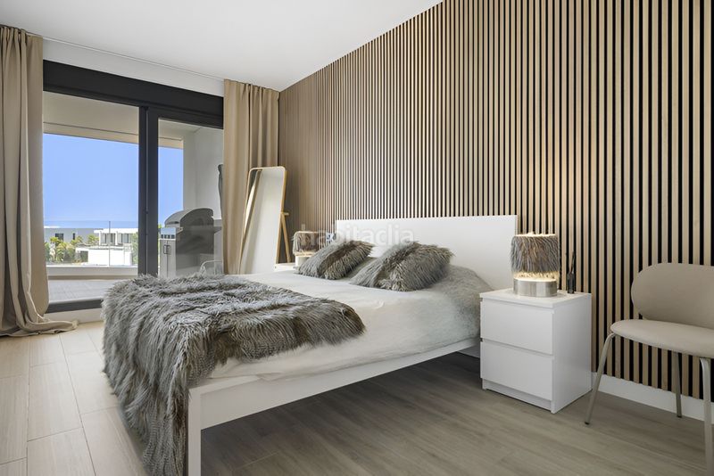 Foto ea89c067-ade1-419e-ba2f-724b1e020710. Planta baixa amb aparcament piscina a Cabopino - Artola Marbella