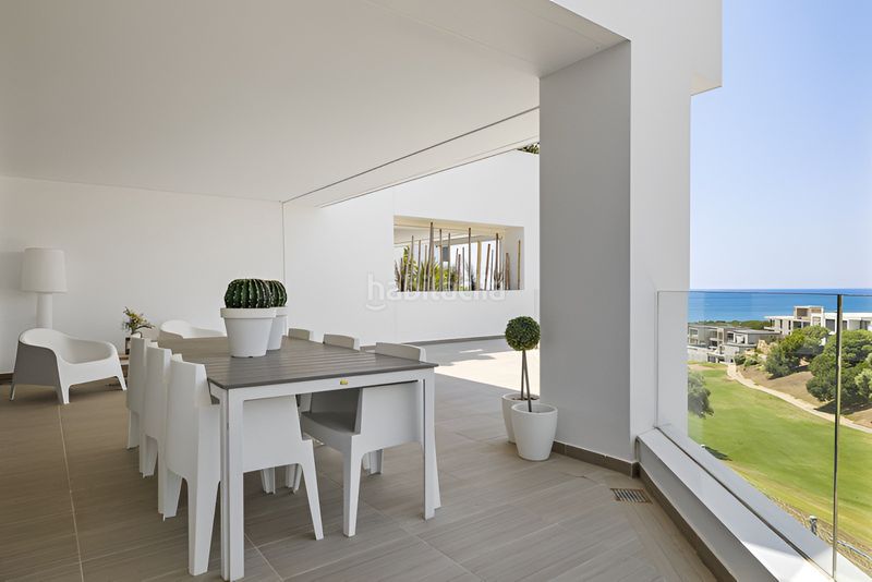 Foto f2f04140-541c-4872-b3db-c048efa45a78. Planta baixa amb aparcament piscina a Cabopino - Artola Marbella