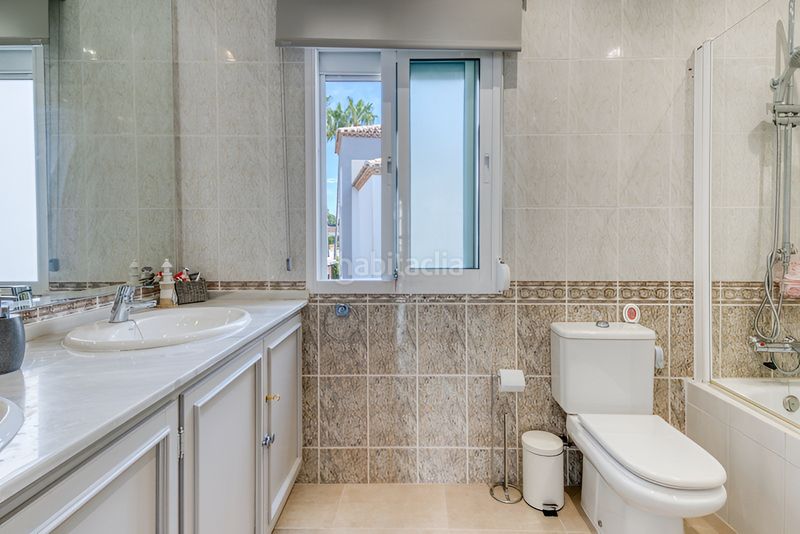Foto 7c7dfbe0-5271-4192-b211-0e11f21a09d3. Casa amb aparcament piscina a Calahonda Mijas