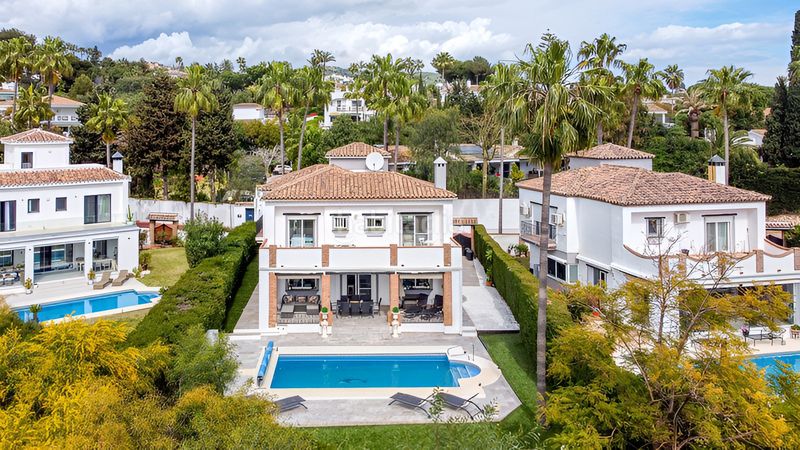 Foto 7ffc2080-24d6-4395-b8ee-166f99ae9f7f. Casa amb aparcament piscina a Calahonda Mijas