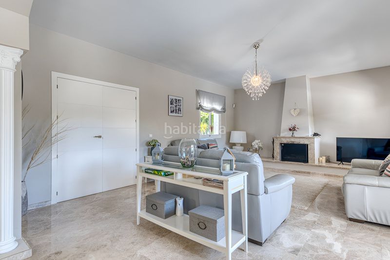 Foto bd164eb5-3661-4425-ada3-205648b11b0d. Casa amb aparcament piscina a Calahonda Mijas
