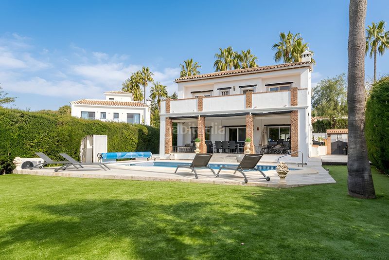 Foto cc8e1b30-770f-4db8-92ad-a6d6daa4293b. Casa amb aparcament piscina a Calahonda Mijas