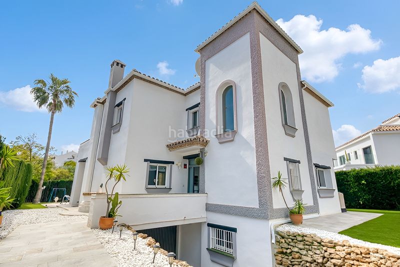 Foto f5bbae31-0e06-456d-bd88-452e46c1d79c. Casa amb aparcament piscina a Calahonda Mijas