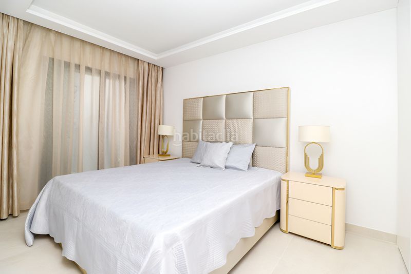 Foto 1cafc686-6138-476a-96b2-357ebcd6d750. Casa adossada amb aparcament piscina a Centro Estepona