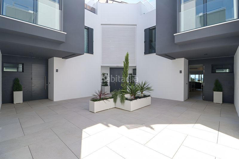 Foto 5cc1818b-ab9c-450d-8a29-e8d70742aa3b. Casa adossada amb aparcament piscina a Centro Estepona