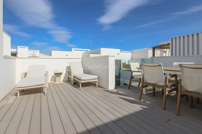 Foto ac5d926b-522c-4512-98c9-3bf90303e53f. Casa adossada amb aparcament piscina a Centro Estepona