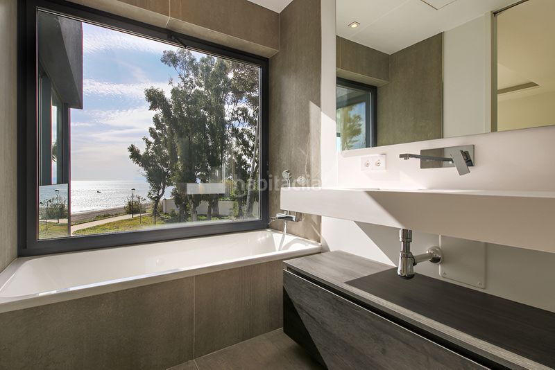 Foto b6d4a425-d15a-498d-98d1-c990f7f50e3f. Casa adossada amb aparcament piscina a Centro Estepona