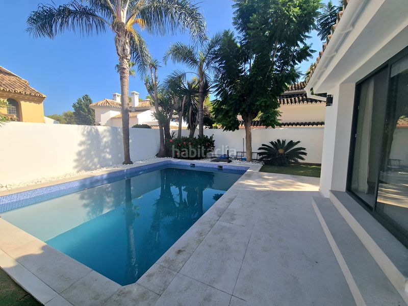 Foto 40b9f8ac-5d8a-4561-b977-3c04bf6188e5. Casa amb aparcament piscina a Playa Bajadilla - Puertos Marbella