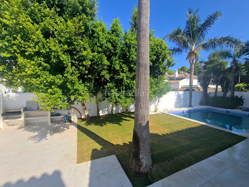 Foto fbfb054d-1b42-40e2-b325-f8ff4674d0ad. Casa amb aparcament piscina a Playa Bajadilla - Puertos Marbella