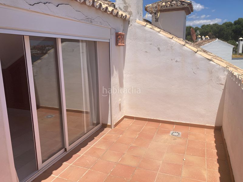 Foto 56d09344-6508-4898-bec4-c2e9dc67d843. Casa adossada amb aparcament piscina a Centro Estepona