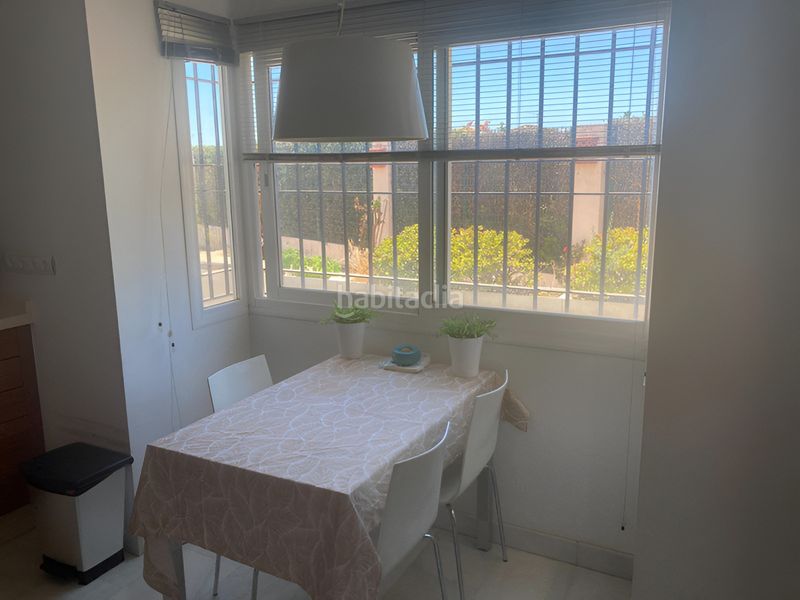Foto 7788a9c5-e4fa-400b-bf2c-a8b7b88fe52f. Casa adossada amb aparcament piscina a Centro Estepona