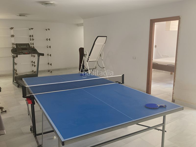 Foto 834c2e96-8e55-422a-b1ad-c0a78e5230a3. Casa adossada amb aparcament piscina a Centro Estepona