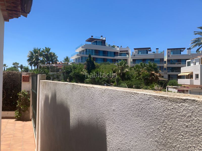 Foto c3573b9d-3d50-4f3c-bb28-e50772172240. Casa adossada amb aparcament piscina a Centro Estepona
