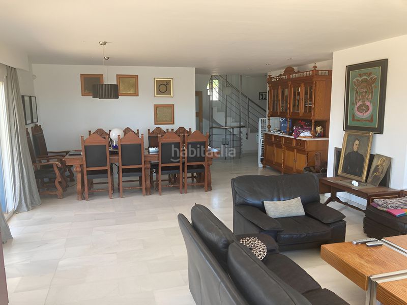 Foto c769852a-3403-4a3d-92b0-ac96aaaecf2d. Casa adossada amb aparcament piscina a Centro Estepona