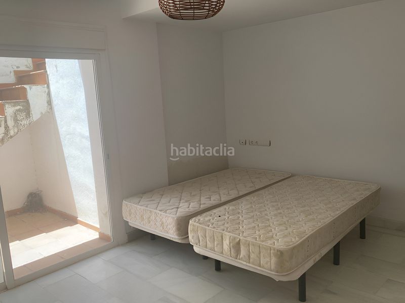 Foto effca13d-64b7-4cde-8fc3-e0c31b50efec. Casa adossada amb aparcament piscina a Centro Estepona