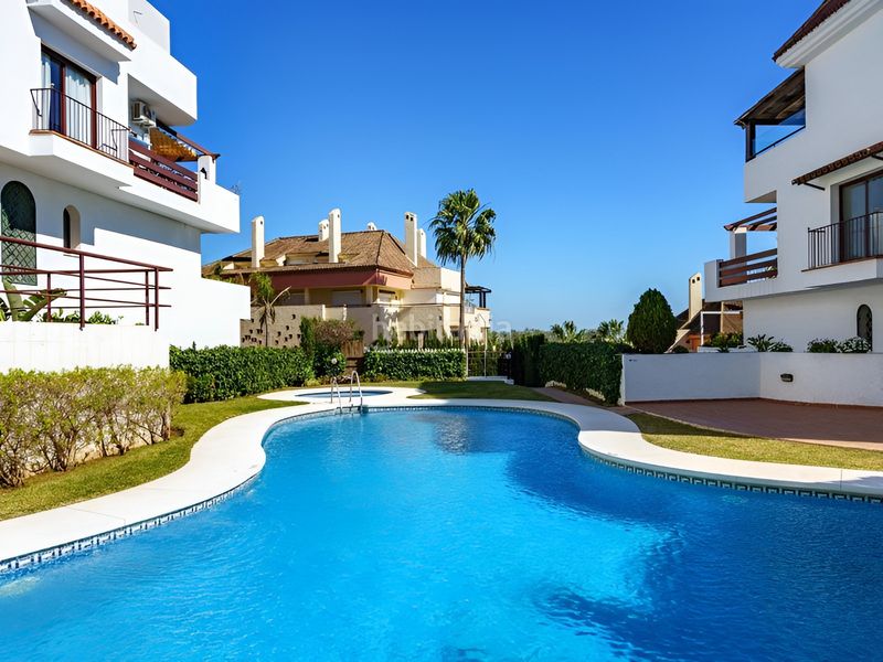 Foto ac6d1f50-a8b3-4796-a20f-dde27eda9021. Planta baja apartamento en planta media en the golden mile en Marbella