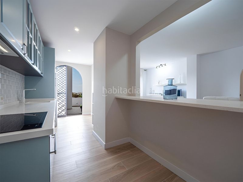 Foto bd846006-275b-4b8c-9d33-fbd7c1658d42. Planta baja apartamento en planta media en the golden mile en Marbella