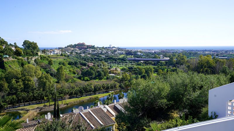Foto 0d170b4c-e418-4fe9-8e88-68b1078aa1e3. Apartament amb aparcament piscina a La Quinta Benahavís