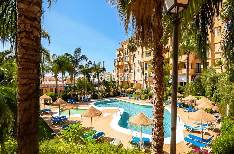 Foto 7284e86b-b11d-4db4-8f4a-7df9c17e6589. Apartament amb aparcament piscina a San Pedro de Alcántara Pueblo Marbella