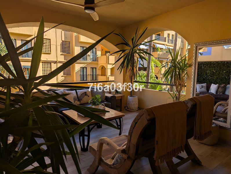 Foto a71e0c8d-a509-4b06-8dd9-467039158dc7. Apartament amb aparcament piscina a San Pedro de Alcántara Pueblo Marbella