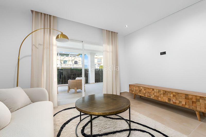 Foto 06205666-7524-415b-a400-491102159672. Planta baixa amb aparcament piscina a Playa Bajadilla - Puertos Marbella