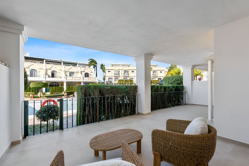 Foto 869ba927-46d1-4ed4-b248-f70ea19370a4. Planta baixa amb aparcament piscina a Playa Bajadilla - Puertos Marbella