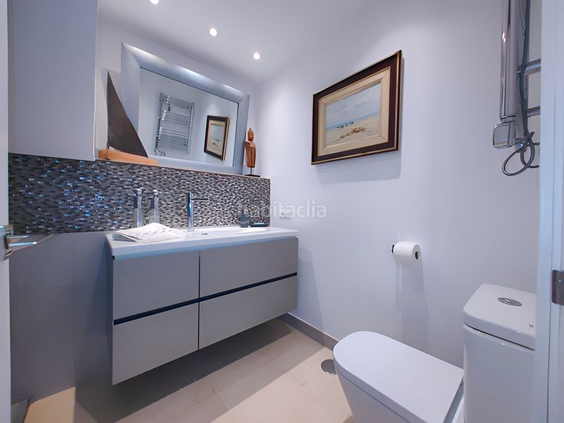 Foto 4844a597-9e39-4532-a5b9-76f8bca8dc86. Dúplex amb aparcament piscina a Centro Estepona