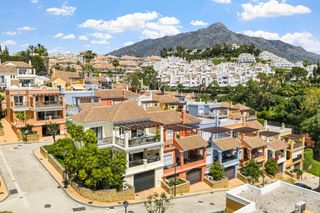 Casa adossada a Nueva Andalucía centro