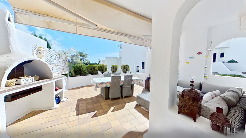 Foto 26308bab-0d2a-4c84-8ee6-4556297599c2. Dúplex amb aparcament piscina a Puente Romano Marbella