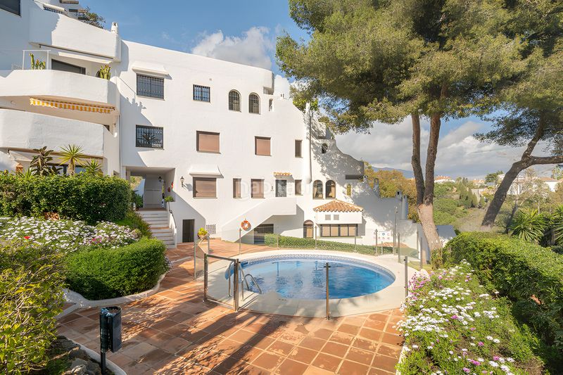 Foto acb9e1c2-cab5-4712-8f47-068bf2b7c51f. Dúplex amb aparcament piscina a Puente Romano Marbella