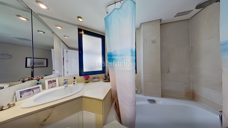 Foto db6efe7e-8df5-4dd9-8669-fbbe81f6f418. Dúplex amb aparcament piscina a Puente Romano Marbella