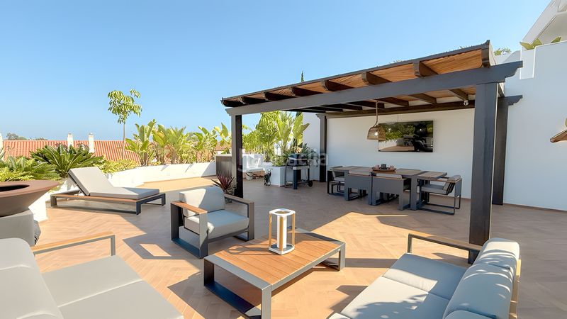 Foto 4326f36f-ee6a-4ca5-8ea5-c8d4cf2e3622. Àtic amb aparcament piscina a Nueva Andalucía centro Marbella
