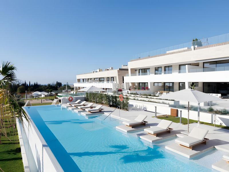 Foto 830517a1-82ff-4e0d-84a4-ad4ff543dd00. Planta baixa amb aparcament piscina a Puente Romano Marbella
