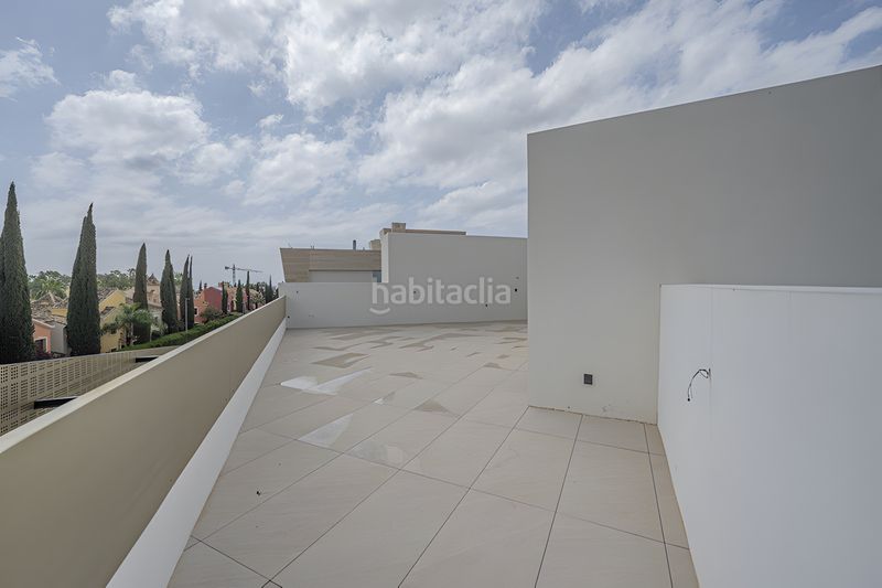 Foto 8342433a-6d3e-4a19-a278-602f1ef43bae. Planta baixa amb aparcament piscina a Puente Romano Marbella