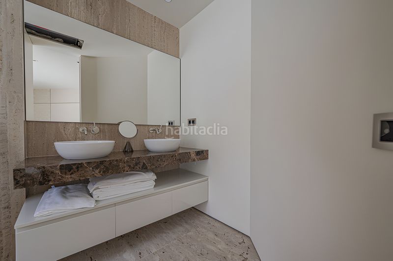 Foto e3ac4b58-db20-48c1-88eb-8f19d79fe219. Planta baixa amb aparcament piscina a Puente Romano Marbella