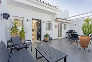 Casa aparellada a Nueva Andalucía centro