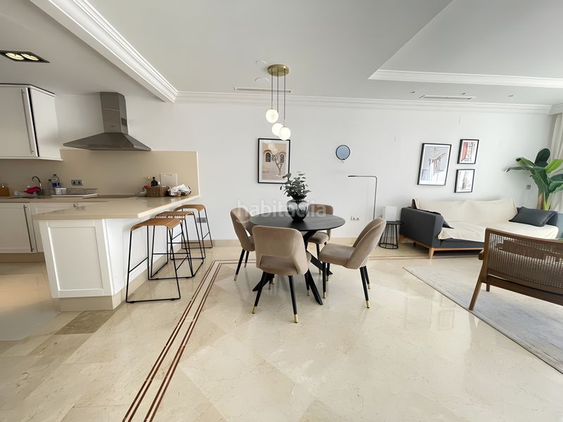 Foto a931ab5f-3a9b-4bee-99c1-00546ef2055c. Apartament amb aparcament piscina a Nueva Andalucía centro Marbella
